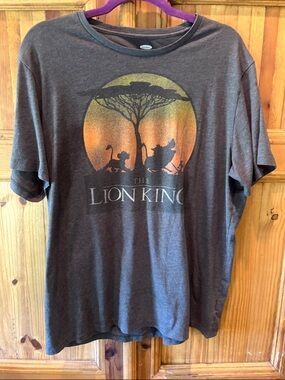 Disney The Lion King Gray Short Sleeve Tee with Sunset Graphic